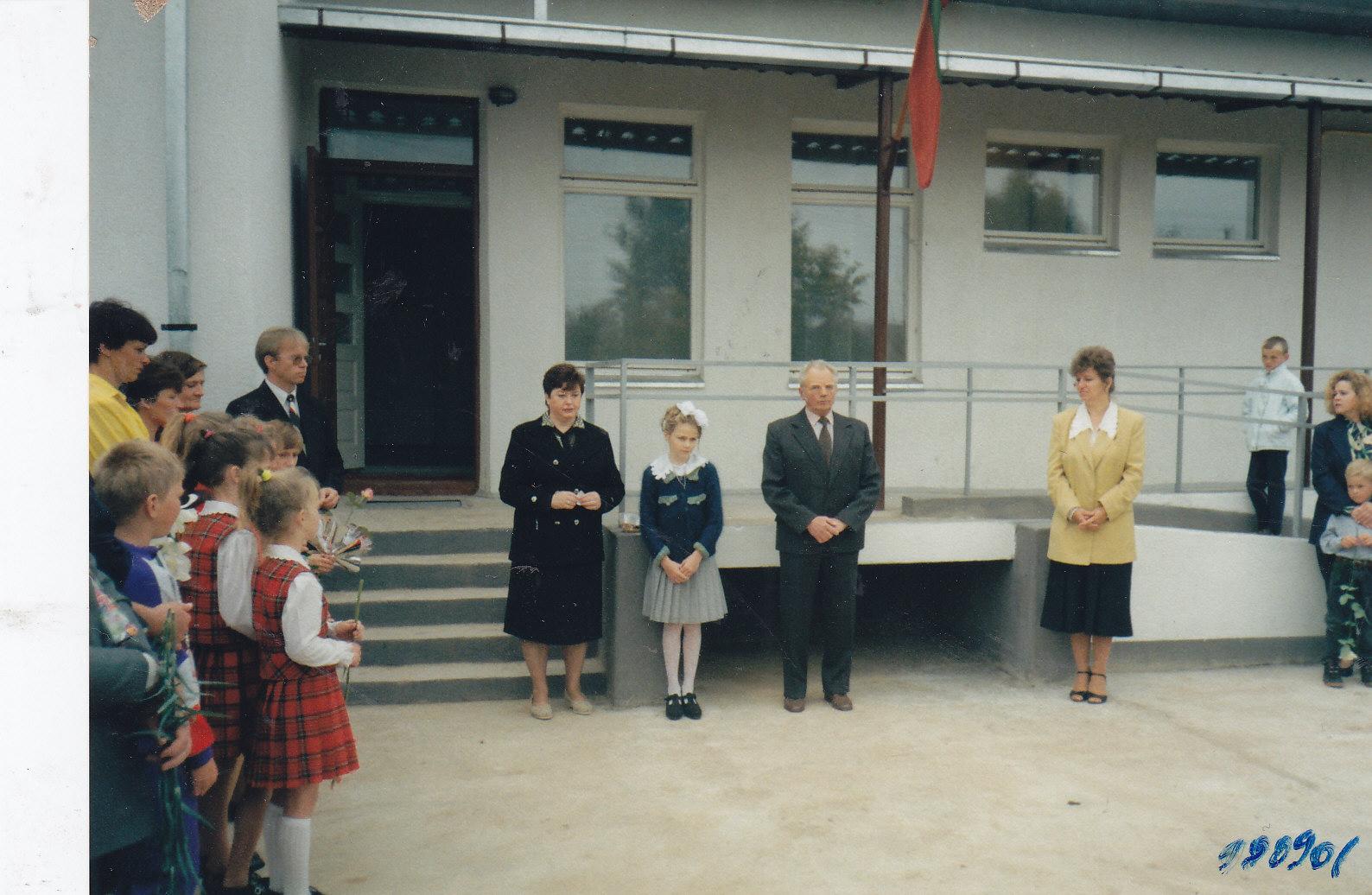 1998-009-01 Daugėliškių mokykla