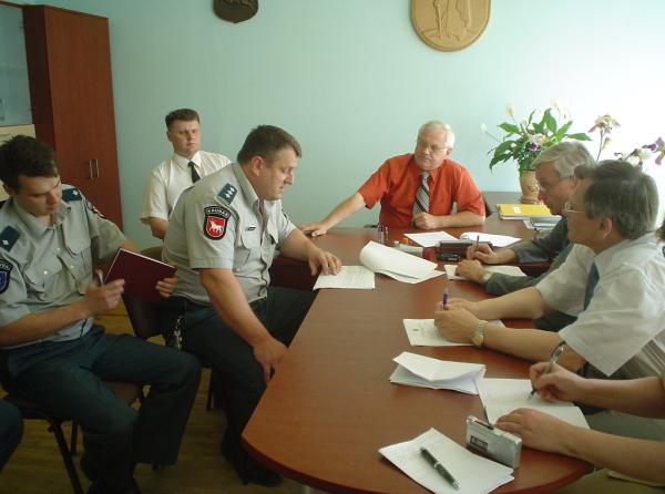 Kauno rajono vadovų vizitas Vilkijoje: vicemeras p. Mikelionis, administracijos direktorius V. Bancevičius, Vilkijos seniūnas L. Deglius, Vilkijos apylinkių seniūnas A. Bačiūnas, Vilkijos PN viršininkas A. Valauskas ir pavaduotojas R. Pareigis
